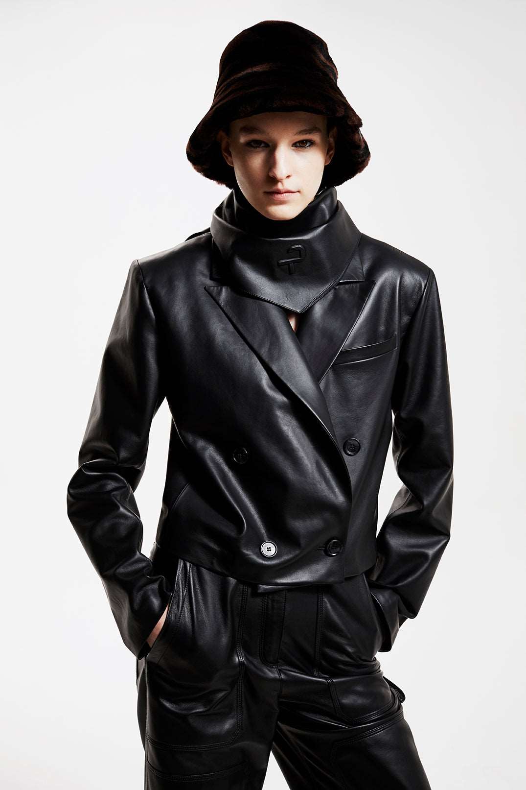 CL CROPPED BLAZER - BLACK