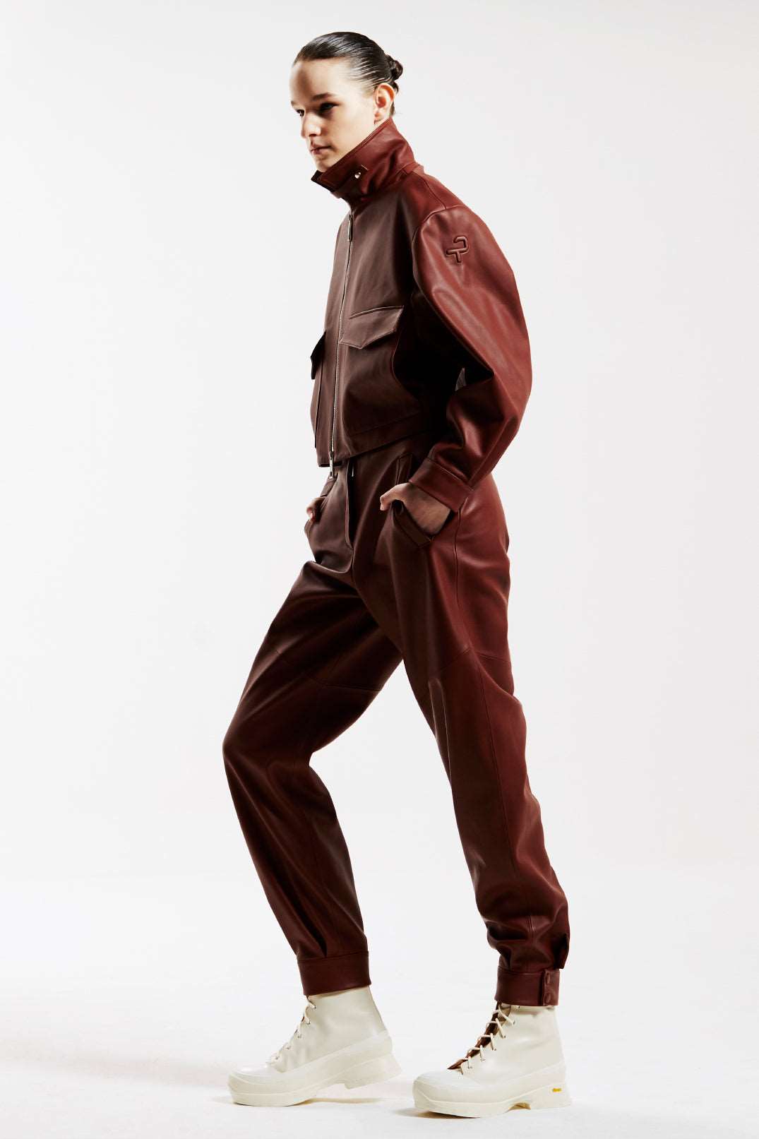 CHILLING PANTS