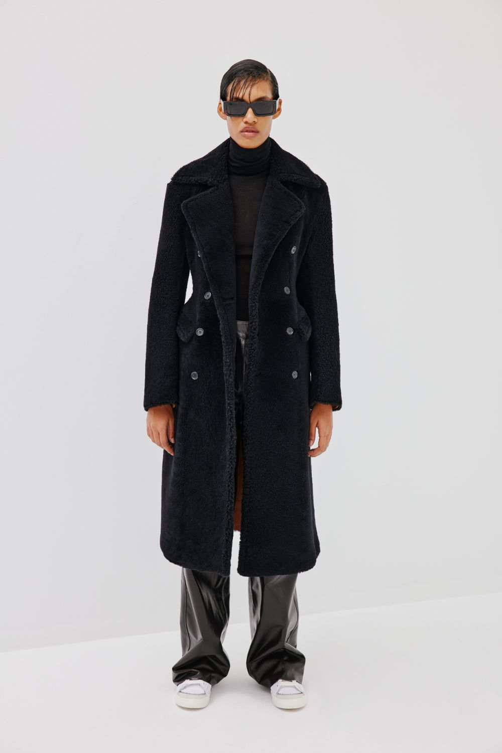 Curvy Coat | Semi-Curly Merino Shearling – Black