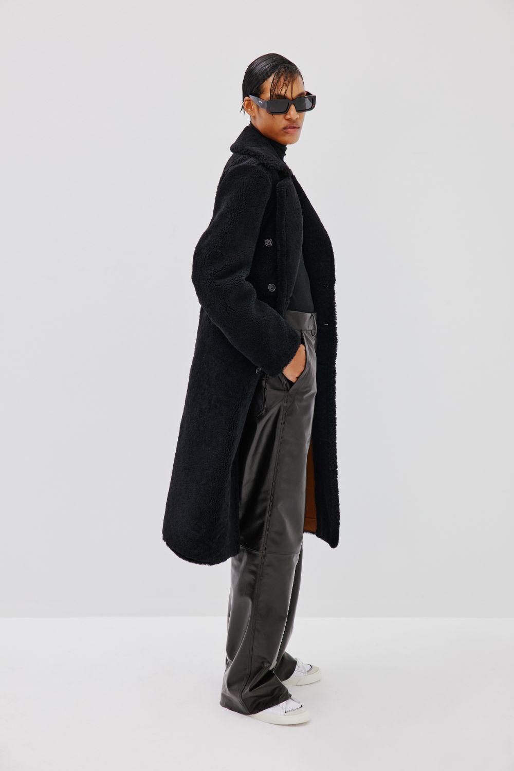 Curvy Coat | Semi-Curly Merino Shearling – Black