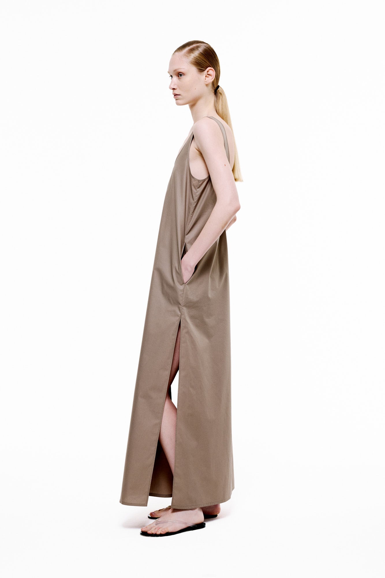 Silent Escape Dress in Cotton Poplin - Light Taupe