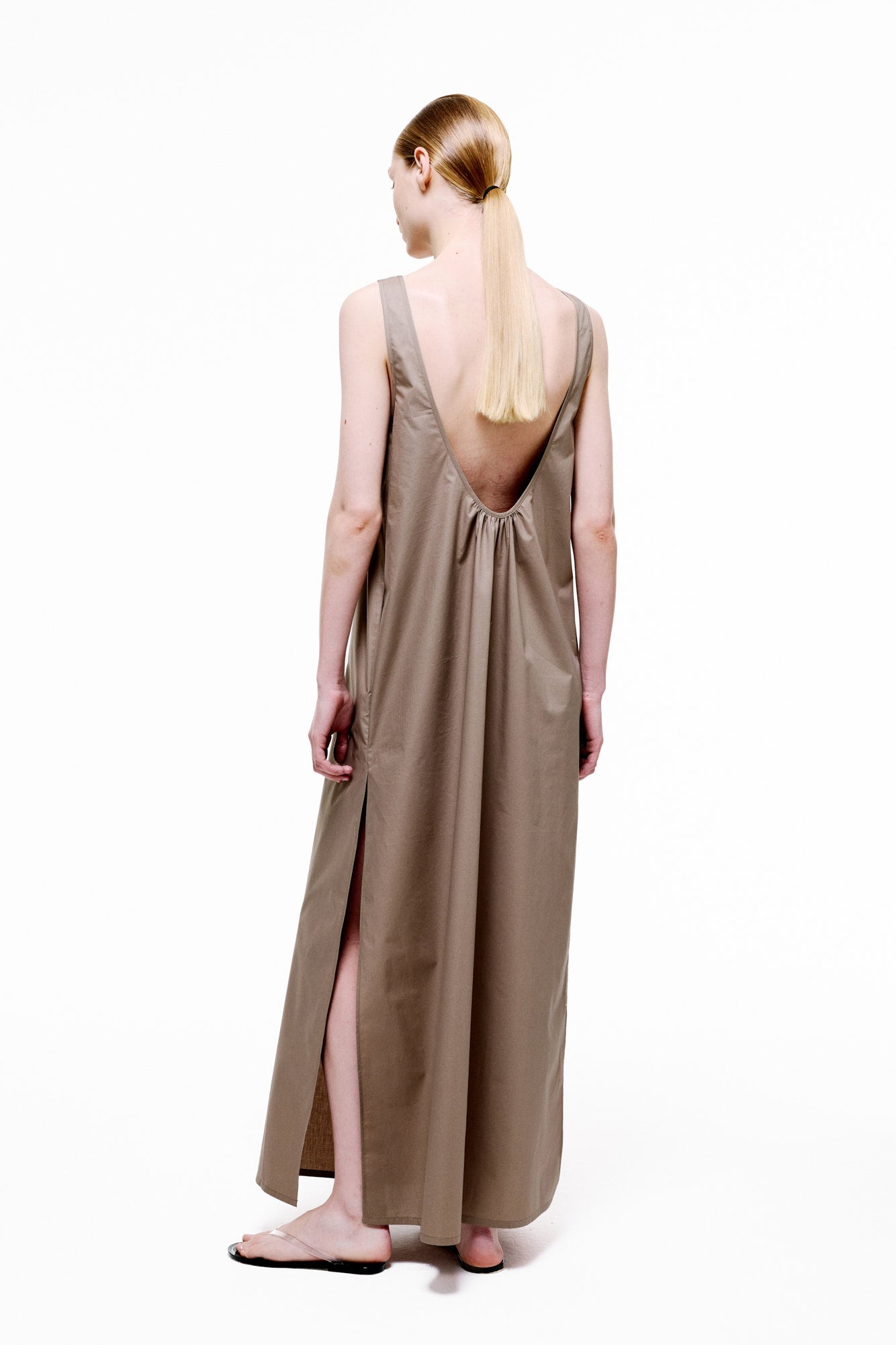 Silent Escape Dress in Cotton Poplin - Light Taupe