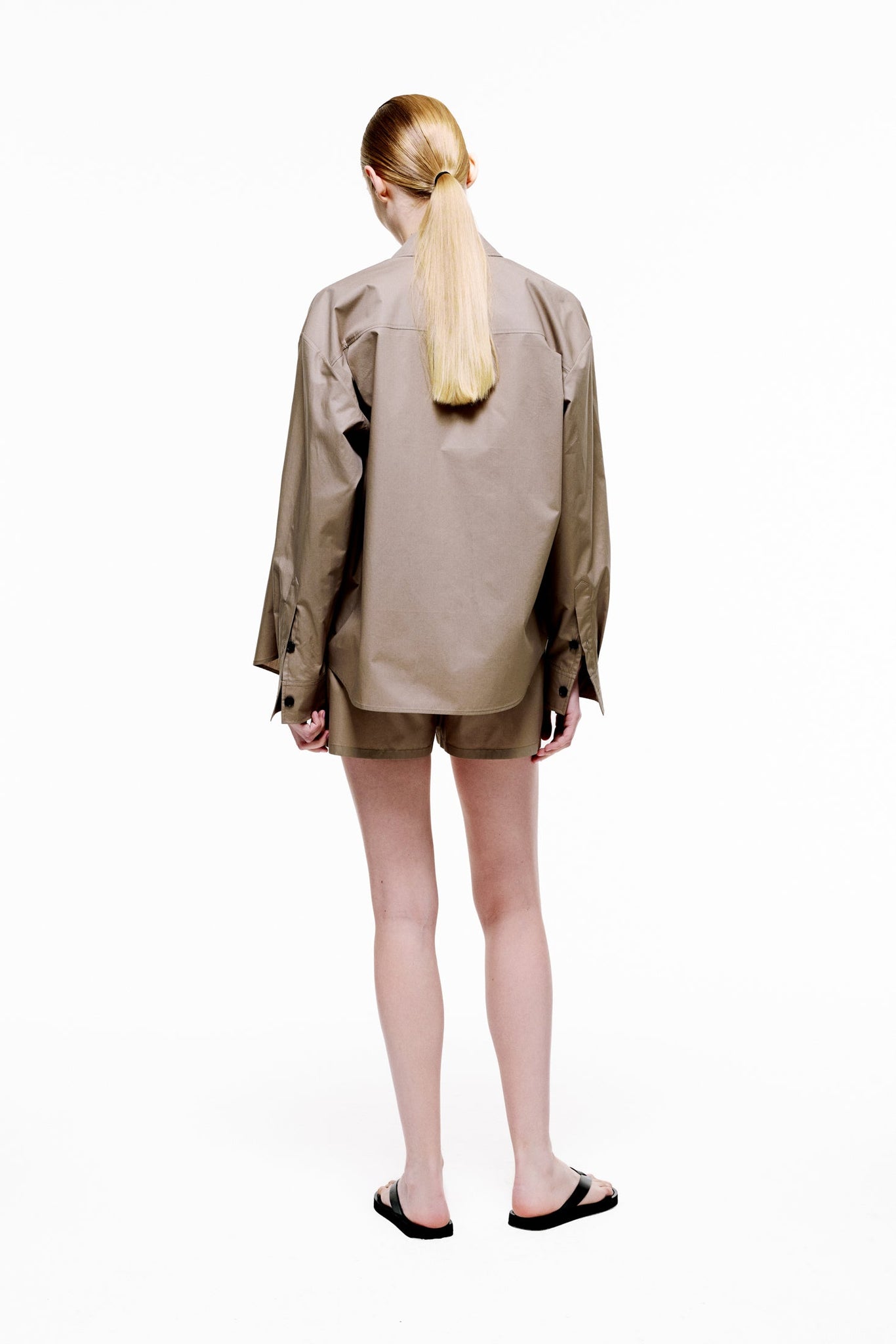 Everyday Icon Shirt in Cotton Poplin -  Light Taupe