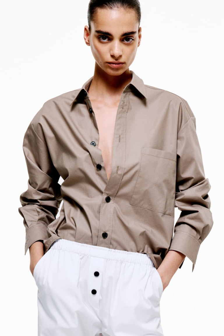 Everyday Icon Shirt in Cotton Poplin -  Light Taupe