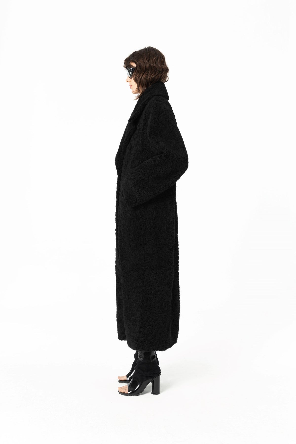 Oversize V Yaka Uzun Siyah Yün Kaban