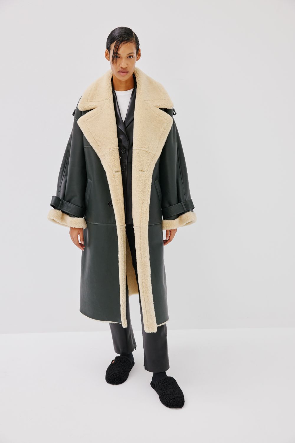 "Home Everywhere" Shearling Slippers - Black Toscana