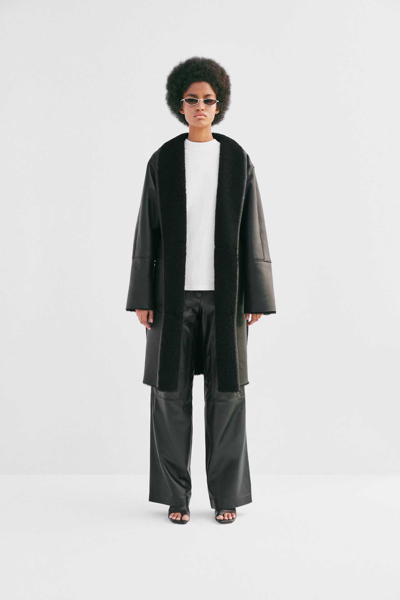 "Robe" Shearling Coat - Black - Common Leisure 