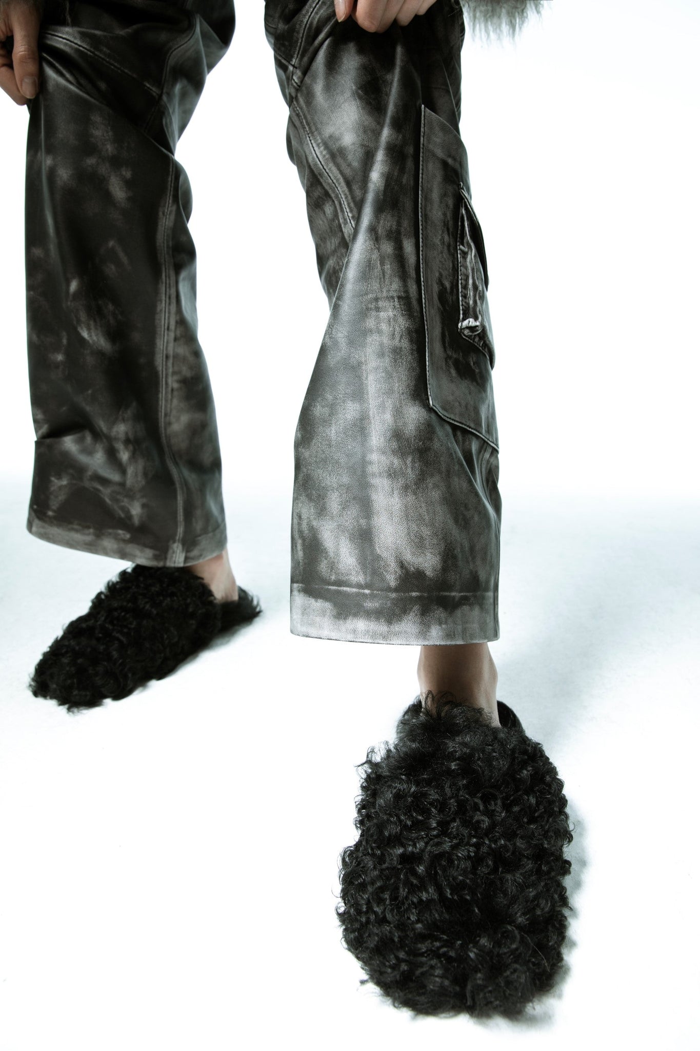 HOME EVERYWHERE SHEARLING SLIPPERS
