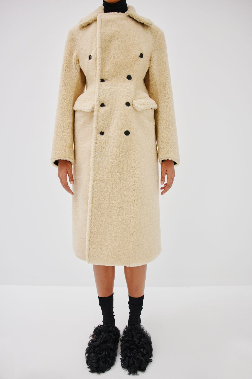 CURVY SHEARLING COAT - BUTTER CREAM